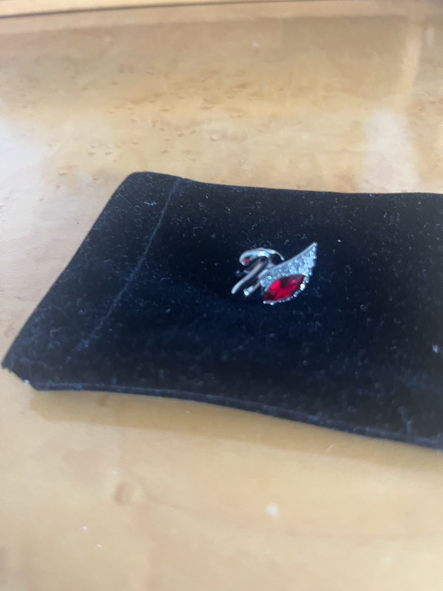 Swarovski Broches & Aiguilles: Swarovski Pin Schwan rot – Neuf (Voir description) à Saanen par SoniaMichaela 3
