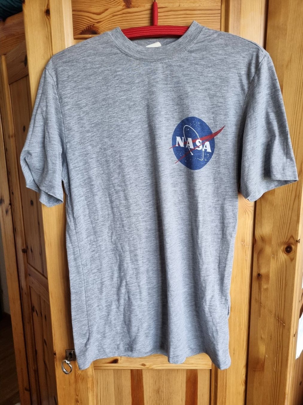 H&M T-Shirts: Grey NASA T-Shirt – Gebraucht aus Rüti ZH von irima_vanya