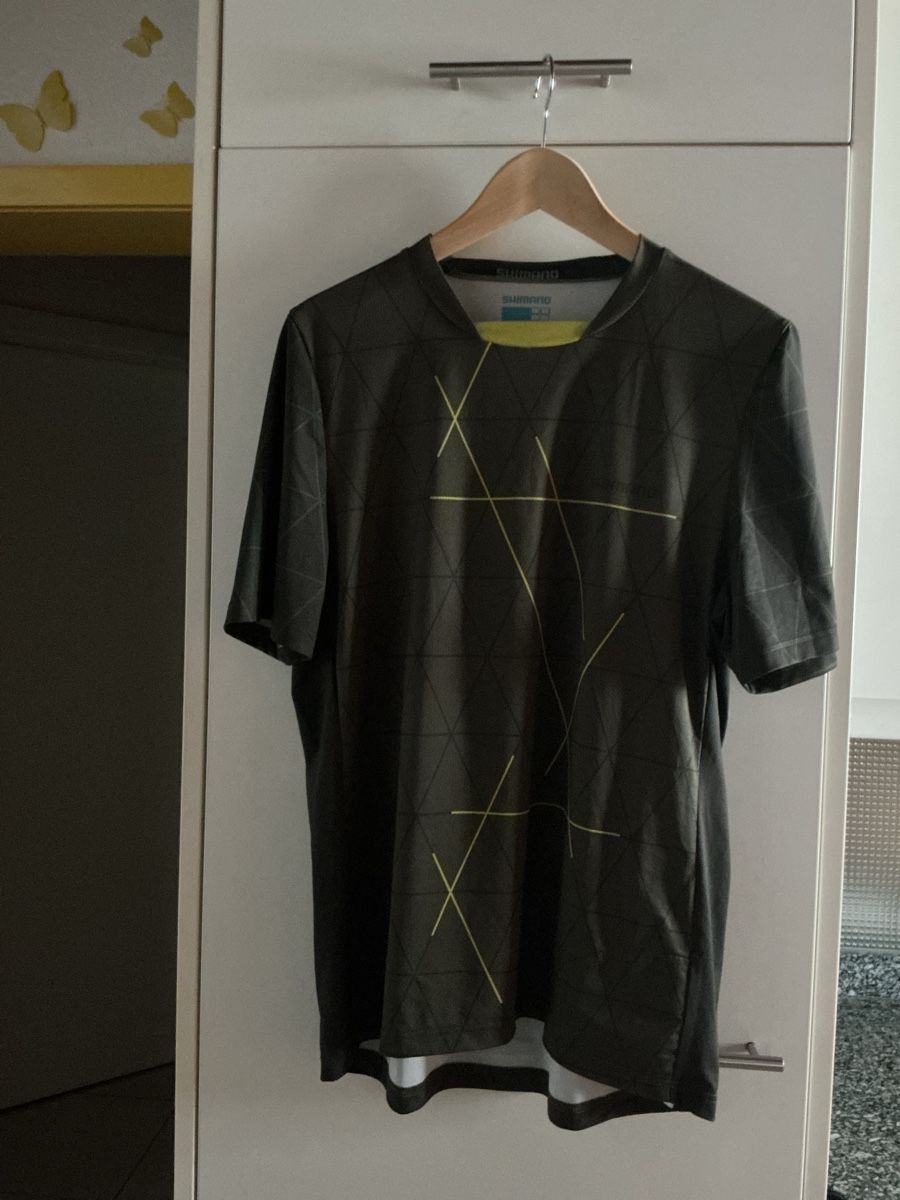 Shimano Leibchen & Hosen: Shimano Trikot kurzarm Grösse M – Neu (gemäss Beschreibung) aus Belp von embudu20