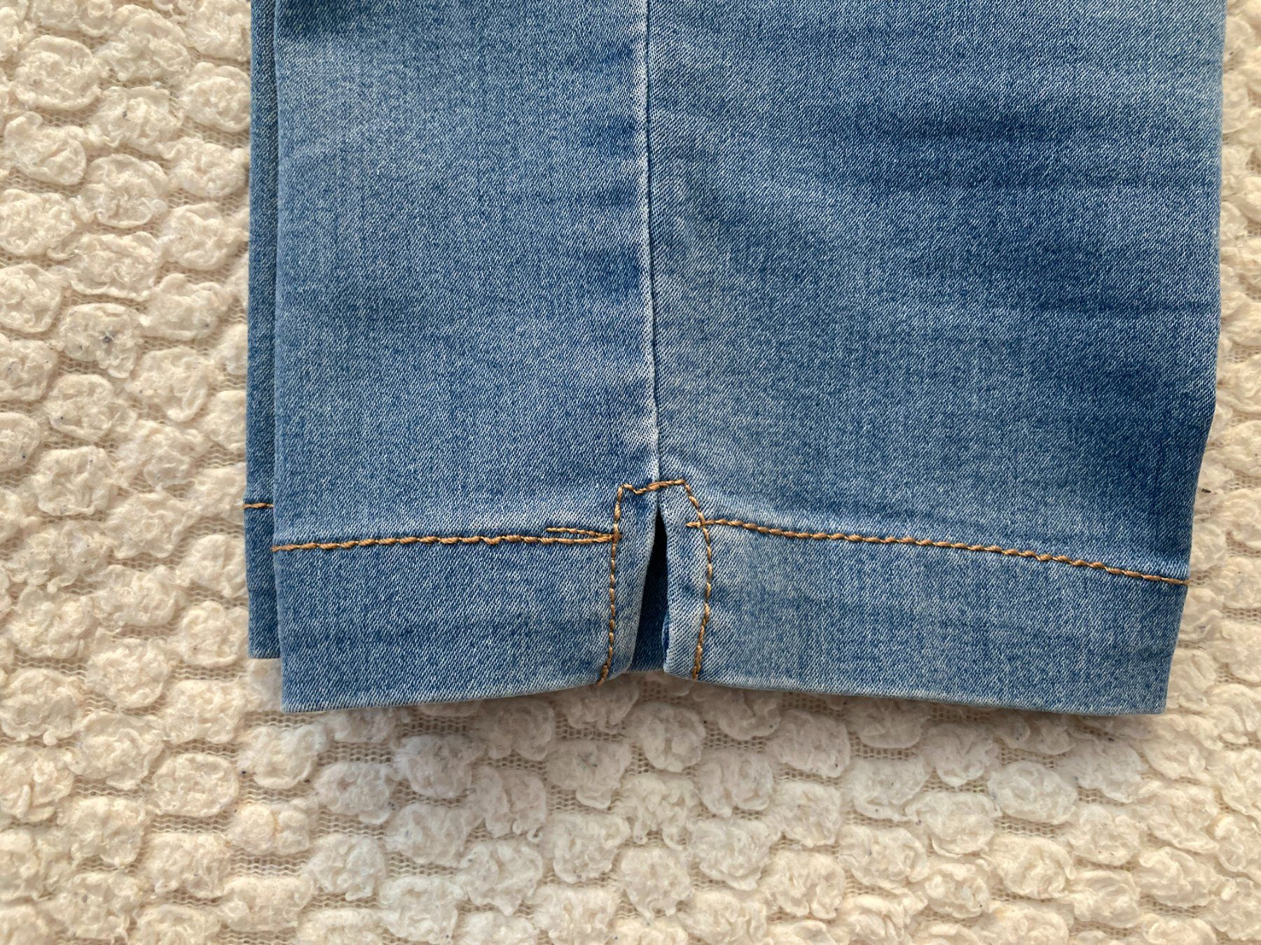 Mango Pantaloni: Mango Capri Jeans Denim Stretch, Gr. 36, hellblau,  Sommer – Usato da Küsnacht ZH venduto da PLZoll 4