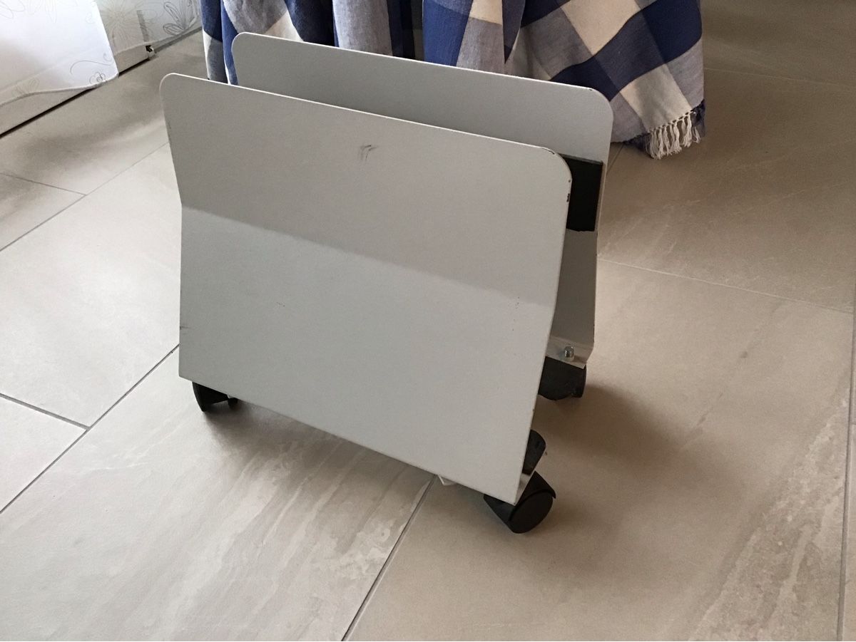Altro in Decorazioni & Accessori: PC Ständer mit Rollen – Usato da Giswil venduto da Pingu109