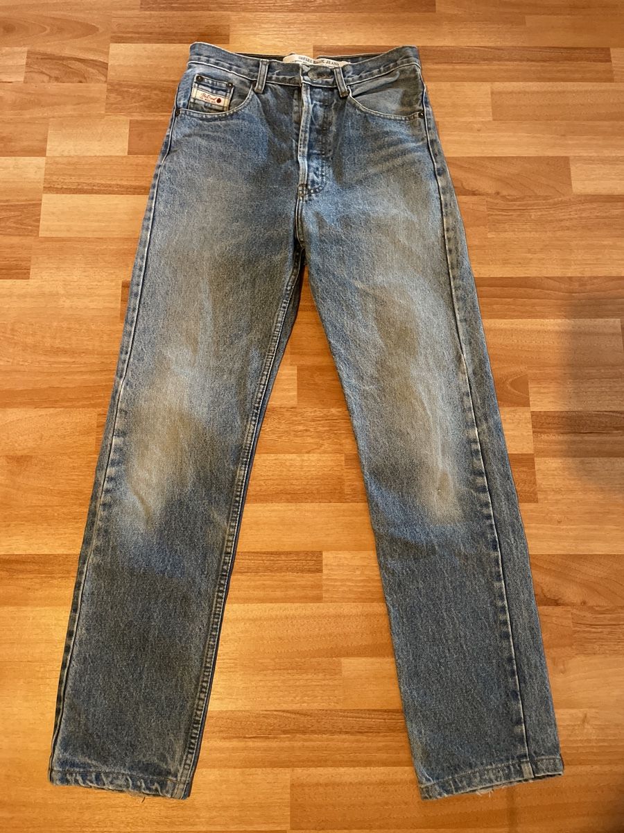 Diesel Jeans: Diesel Basic Jeans Einfache Bundweite 37cm 100% Baumwolle – Usato da St. Gallen venduto da mai_2lcj
