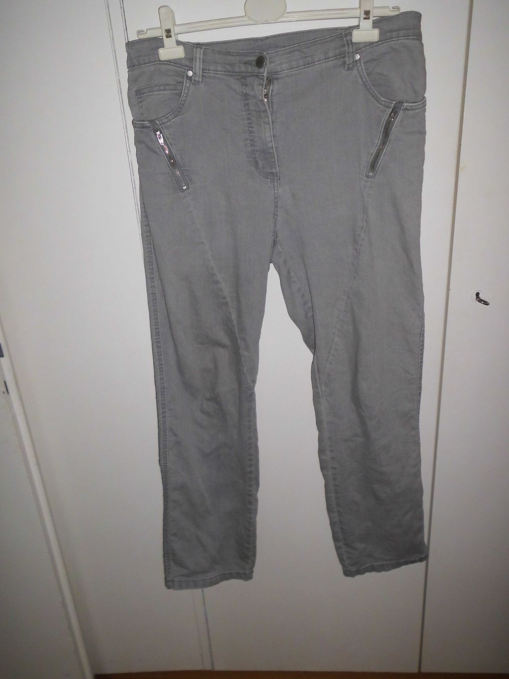 Jeans: Jeans gris T. 44 – Usato da Marin-Epagnier venduto da Madja 1