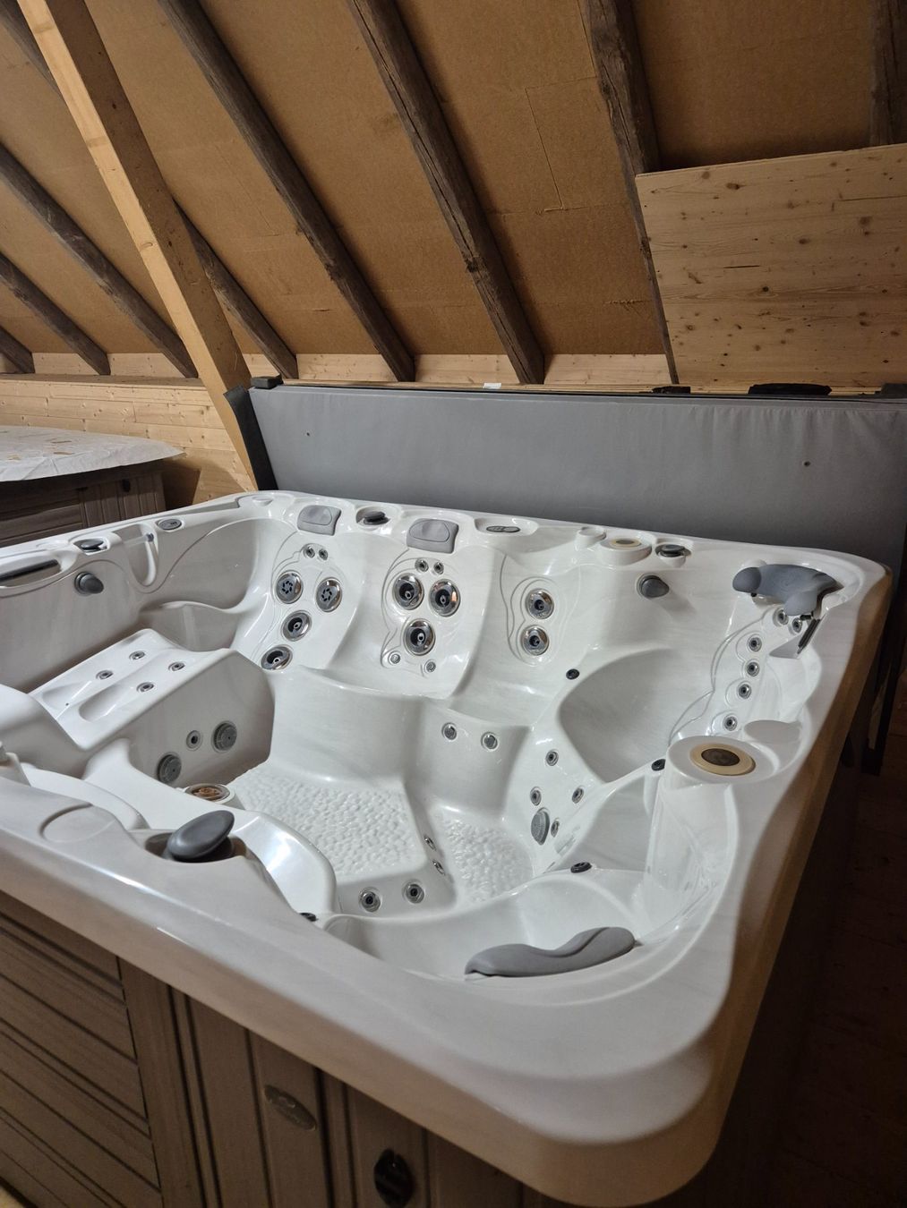 Whirlpool: Whirlpool der Marke CalderaSpa Modell Cantabria – Gebraucht aus Lyss von loi_tls7