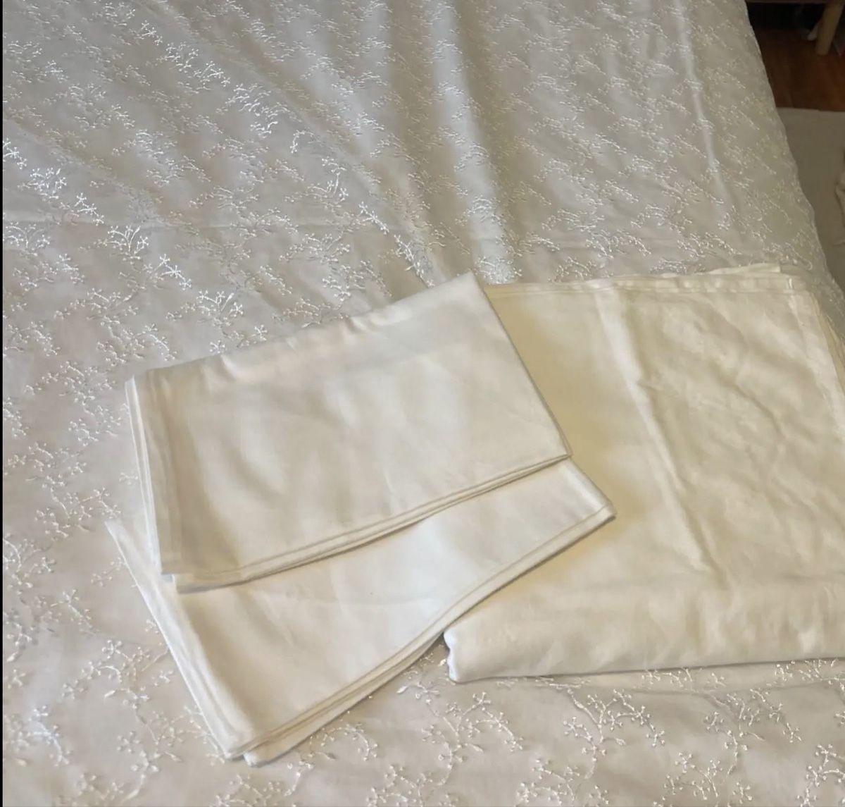 Coperte: weisse Bettdecke (Tagesdecke) – Nuovo (secondo la descrizione) da Liestal venduto da esr_9y9c 1