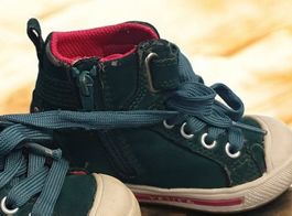 Kinderschuhe, dunkelgrün, Grösse 23 - Top Zustand