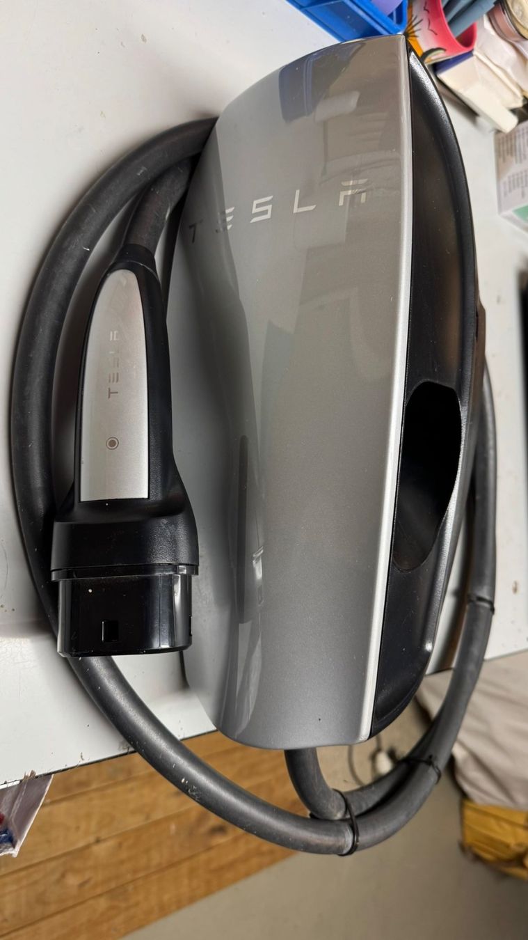 Tesla Chargeurs de batterie: Tesla Wall Connector Gen. 2 – D'occasion à Algetshausen par Leuberg
