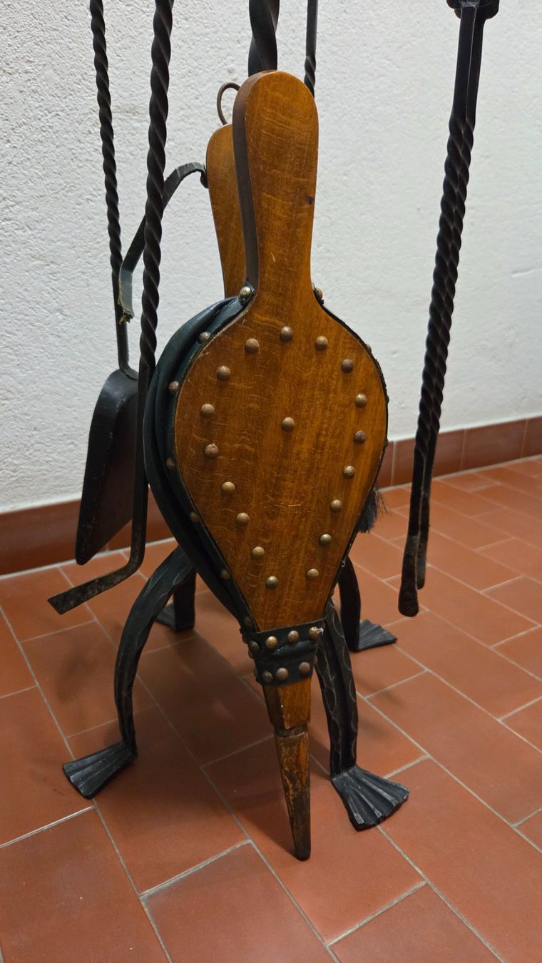 Tutti gli attrezzi: Outils de cheminée en fer forgé ancien – Usato da Corseaux venduto da 4CAHUETE