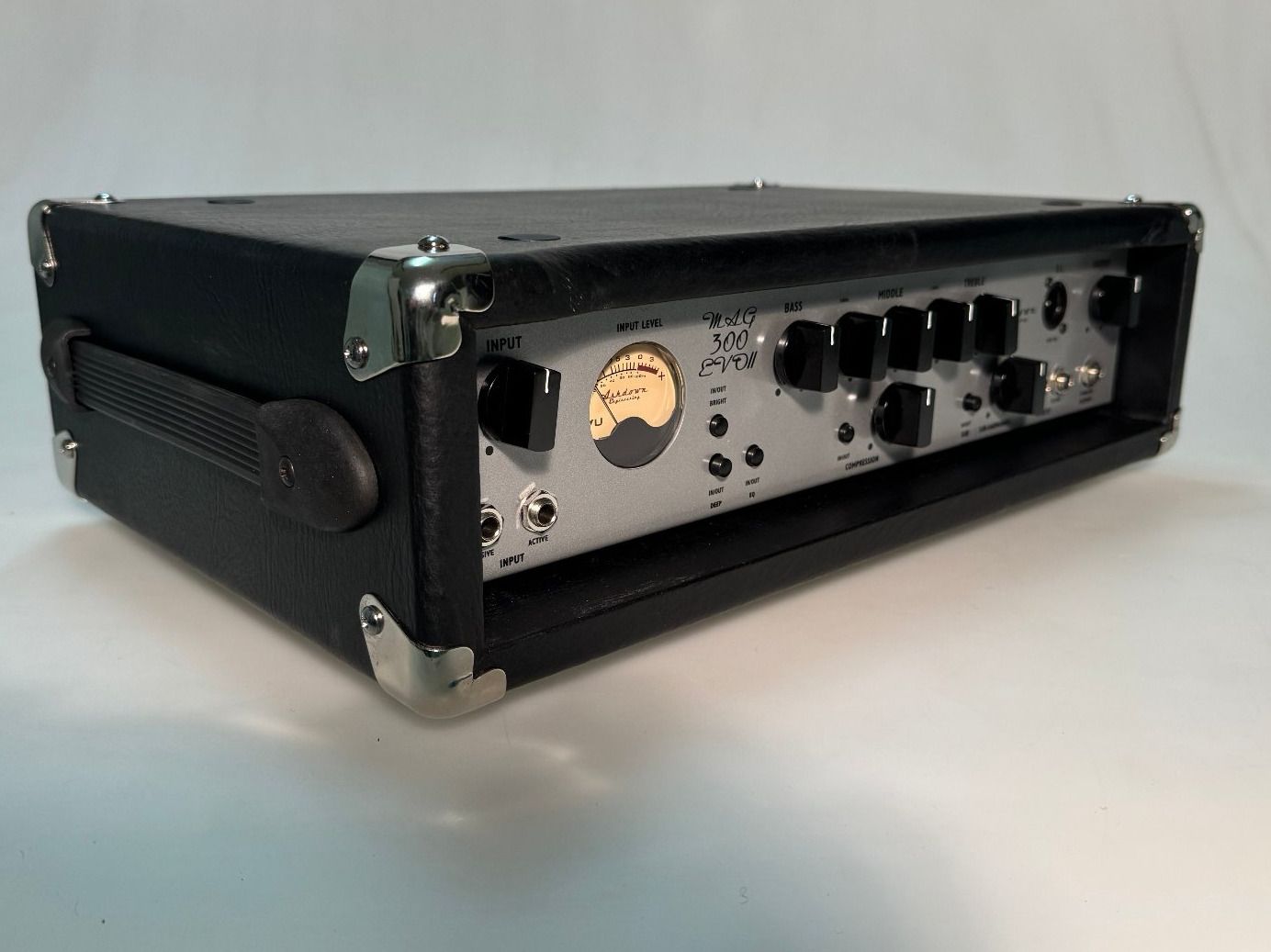 Ashdown Engineering Amplificatori: ASHDOWN MAG-300 Head / Bassverstärker – Usato da Schaffhausen venduto da outlet-music 2