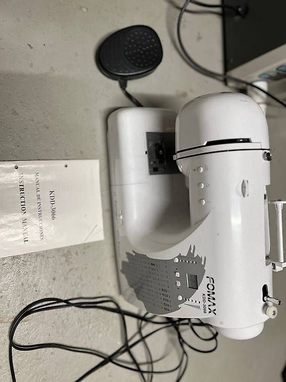 Nähmaschinen: Nähmaschine – Gebraucht aus Tamins von tob_l72n