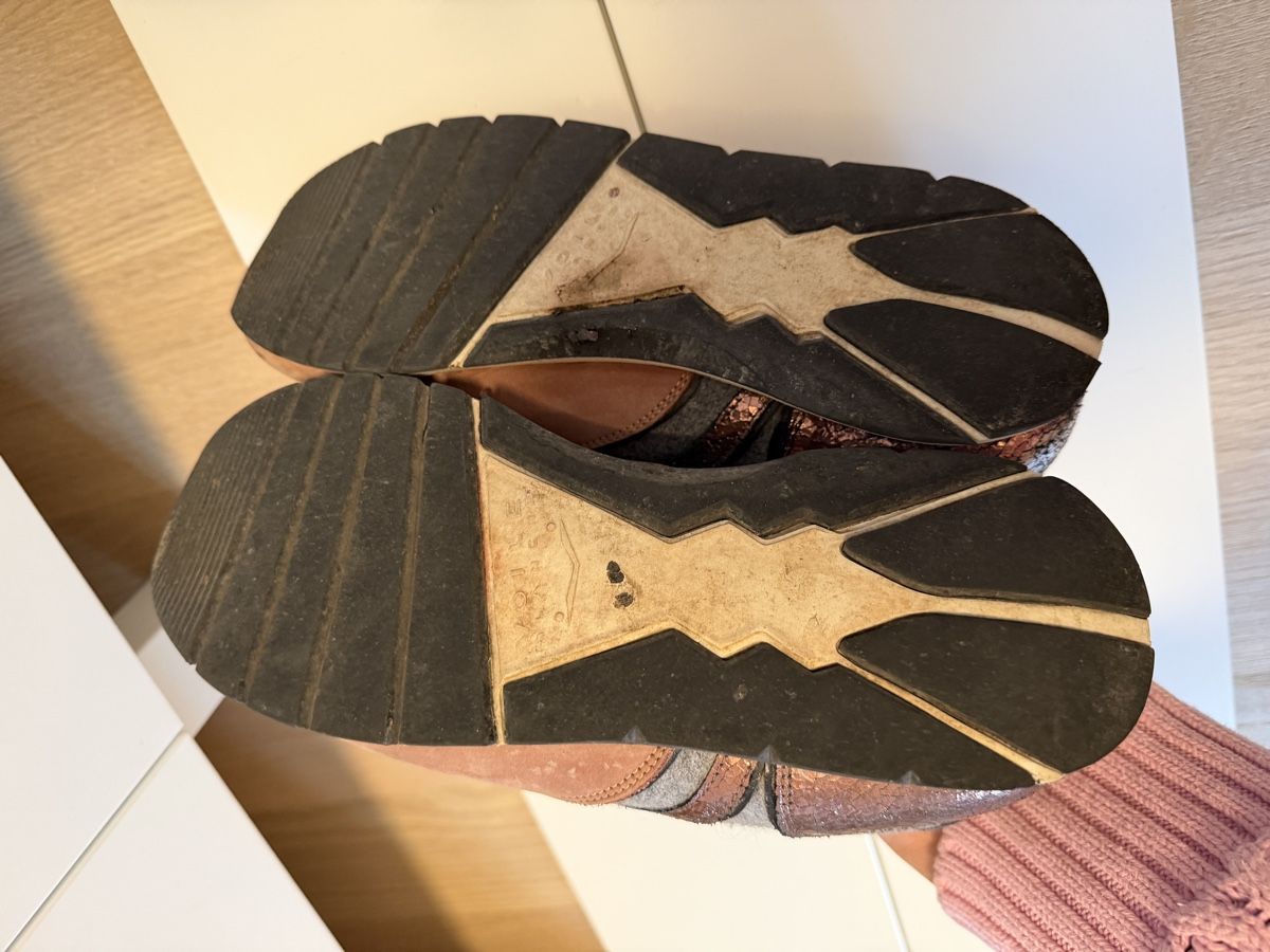 Scarpe da donna: Kuschelige Sneaker – Usato da Zürich venduto da ali_9qm9 3