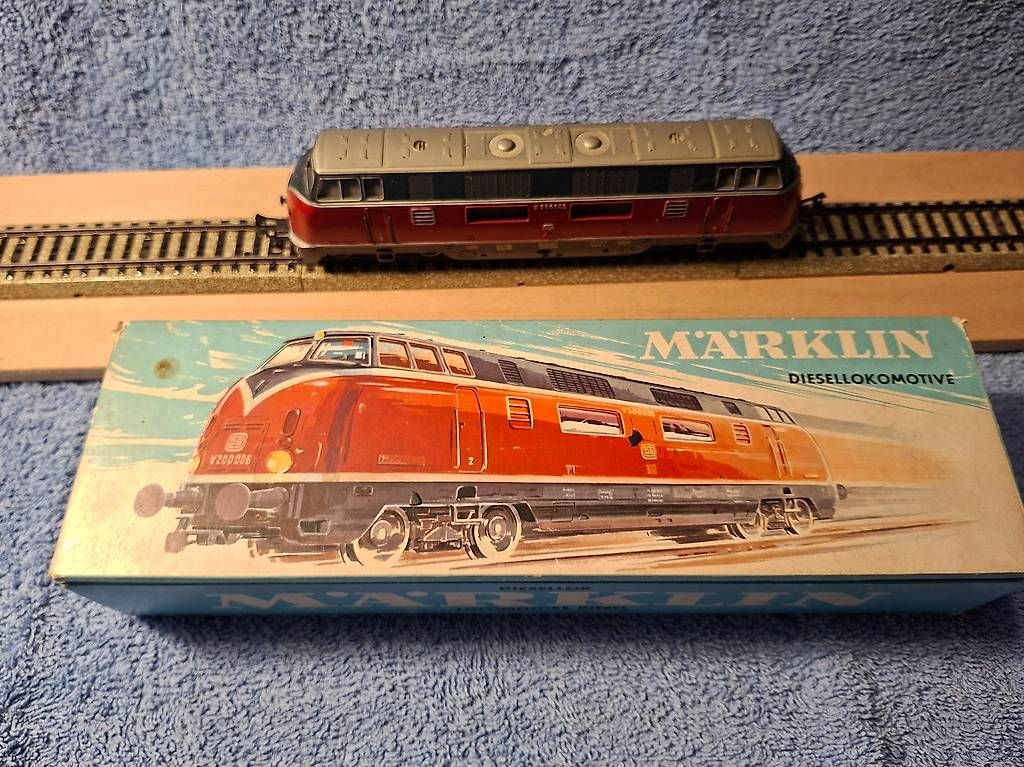 Märklin Modellini di ferrovie: Diesel Lok der DB – Usato da Niederglatt ZH venduto da Riedo19 1