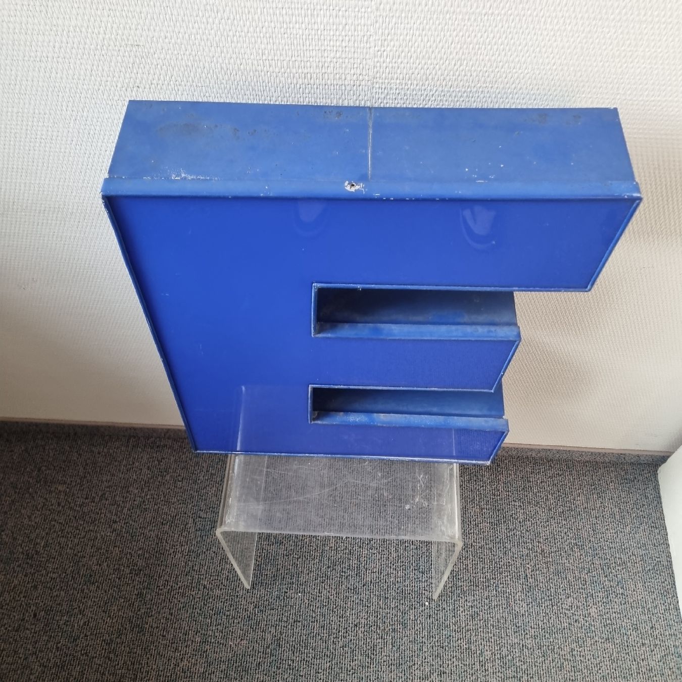 Lampade: Blauer Leuchtbuchstabe "E" Vintage Deko e E – Usato da Trogen venduto da 2ndlifebrocantegmbh 1