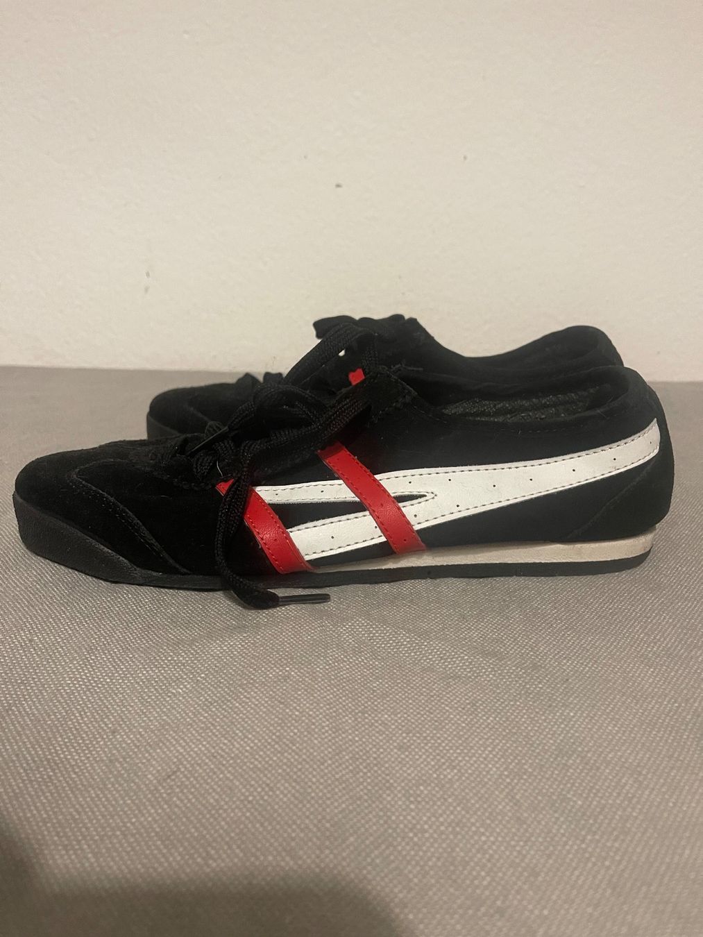 Scarpe da uomo: Sneaker Wildleder wie neu – Usato da Hinterkappelen venduto da simona67