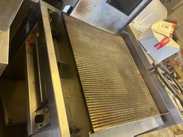 Gastrogrill mit Abzughaube