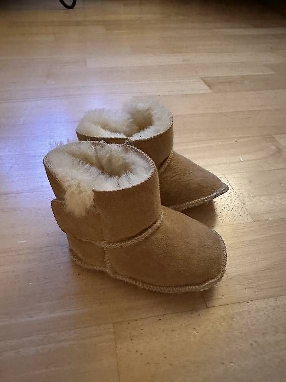 Schuhe für Jungen: Lammfellschuhe/Finke Grösse 20 – Gebraucht aus Riehen von jac_f2nl
