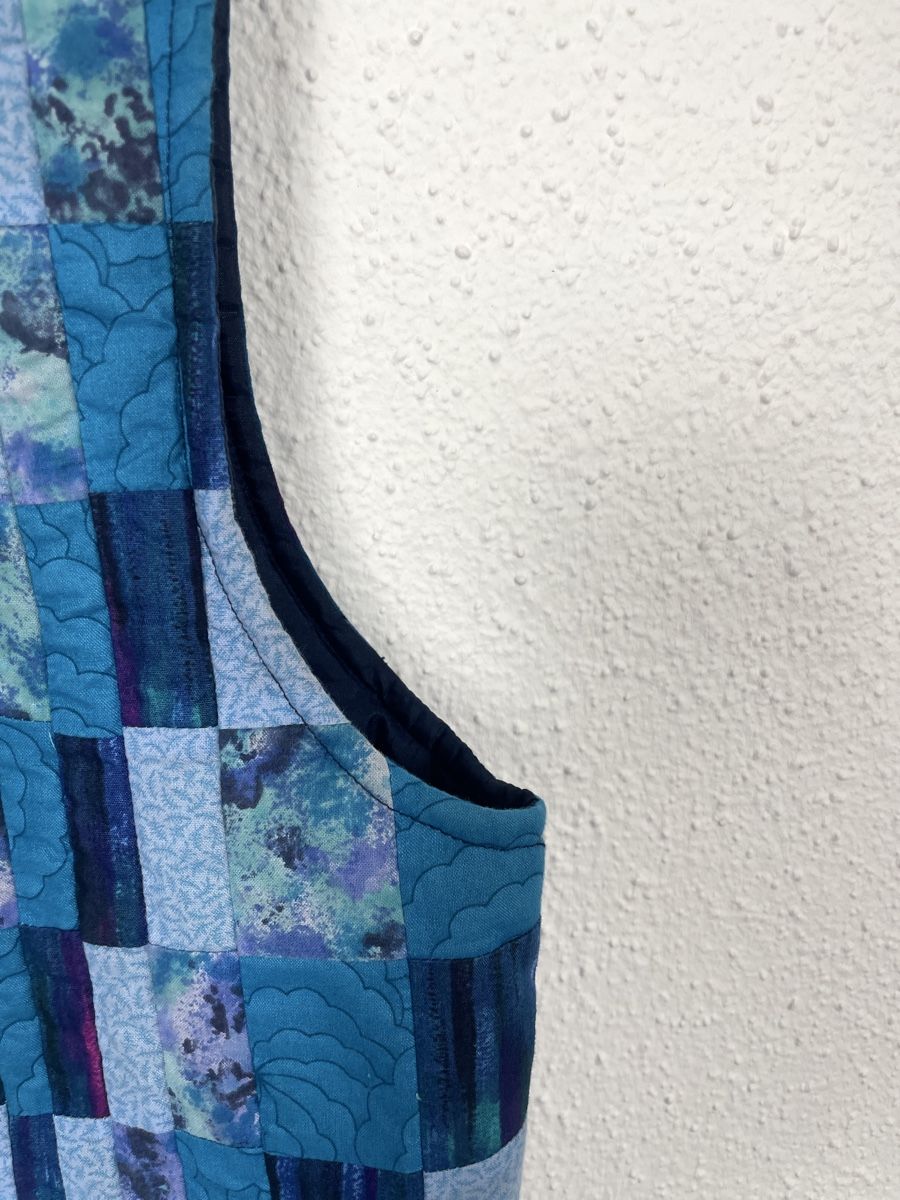 Gilet & Giacche: Vintage blue Patchwork Vest – Usato da Knonau venduto da Grapesvintage 7