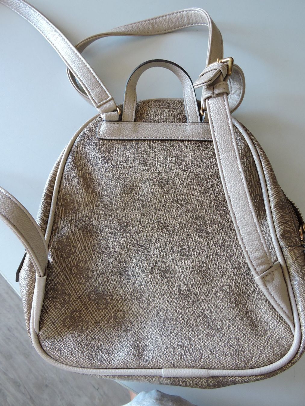 Guess Sacs: Guess Rucksack/Handtasche – D'occasion à Hauptwil par Borusse01 5