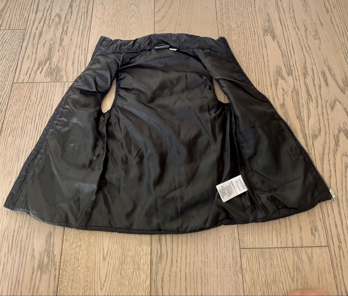 Altro abbigliamento per bambino: Schwarze Jungenweste, Größe 134 – Usato da Arbedo venduto da Greg2hand 1