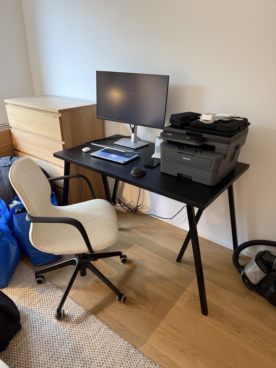 Scrivanie: Black Writing Desk with HAY Loop Stands – Usato da Zollikerberg venduto da mik_5skf