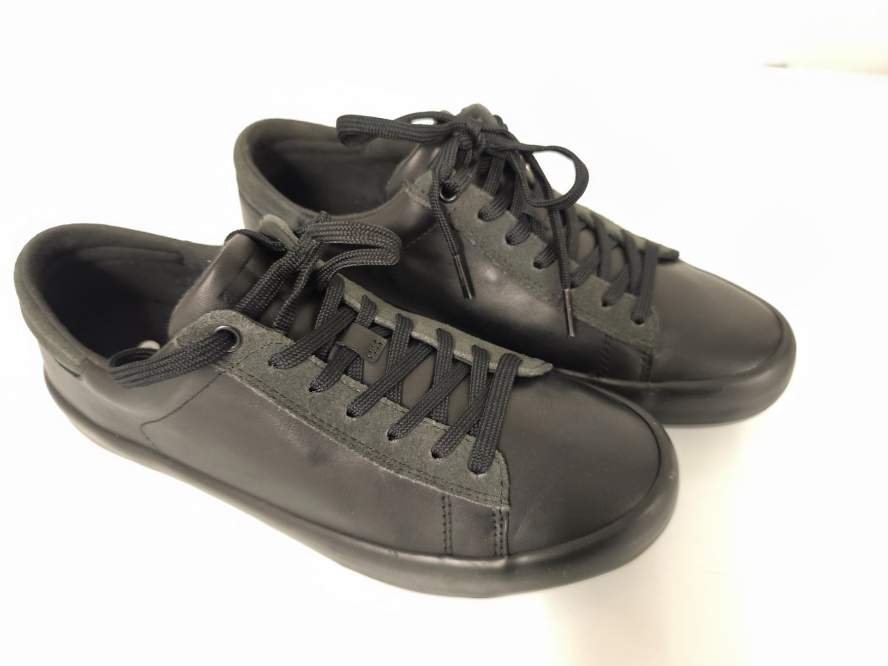 Camper Scarpe da uomo: New Camper Leather Black Sneakers. 39 – Usato da Sursee venduto da Re.joy