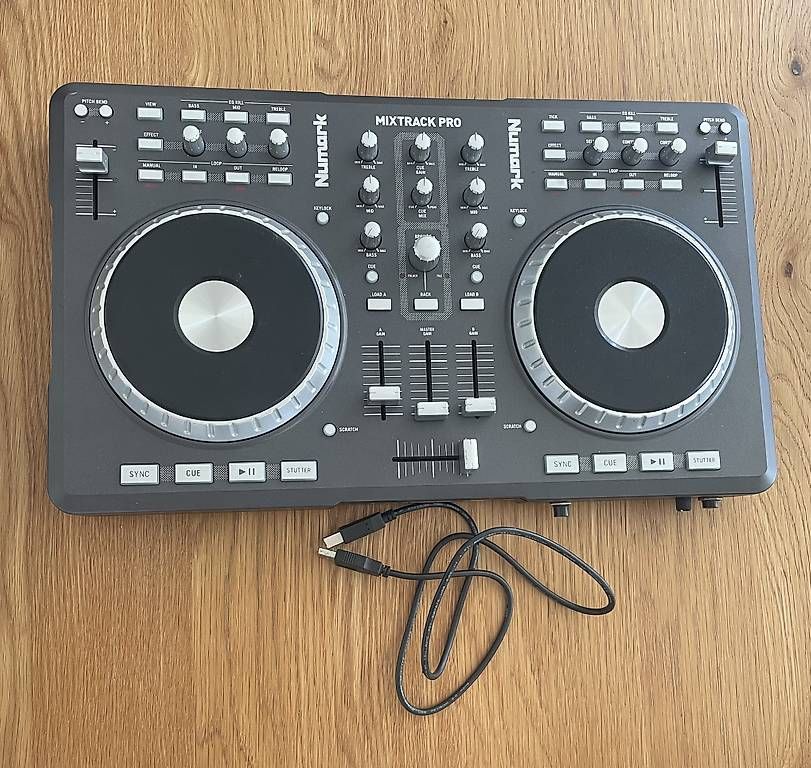 Platines de mixage: Numark Mixtrack Pro – D'occasion à Sachseln par djalbox