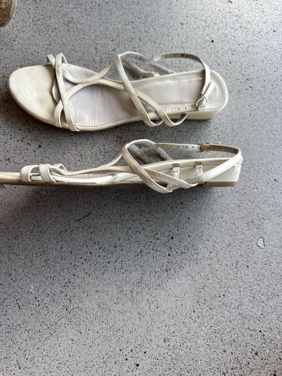 Stuart Weitzman Scarpe da donna: Stuart Weitzmann weisse Lack Sandalen, Gr. 38 – Usato da Richterswil venduto da Solemare47Nicole 2