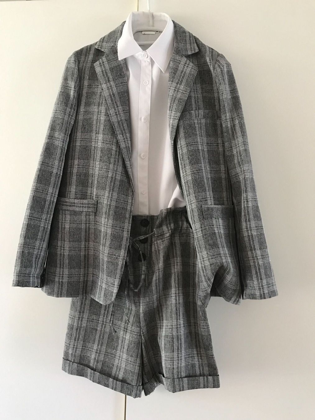 Kleiderpakete: Elegante Kombi, Blazer mit Short Gr. S,M – Neu (gemäss Beschreibung) aus Buchs ZH von baagii