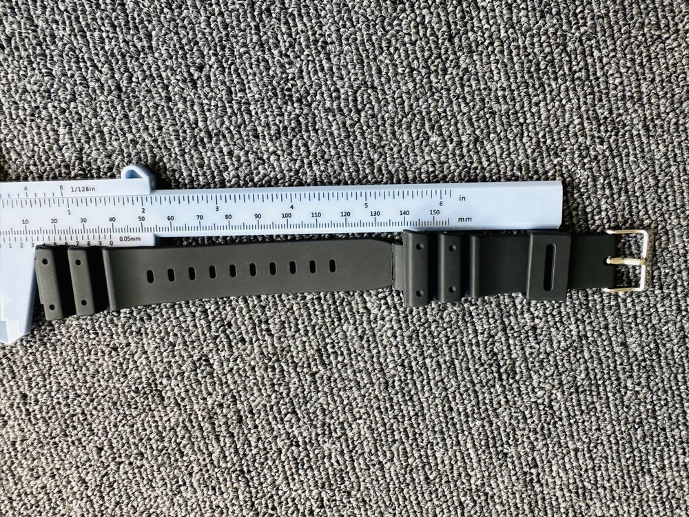 Bracciali & Braccialetti: Bracelet de montre intelligent universel, 22mm noir – Nuovo e nell'imballaggio originale da Bulle venduto da LeMoleson 5