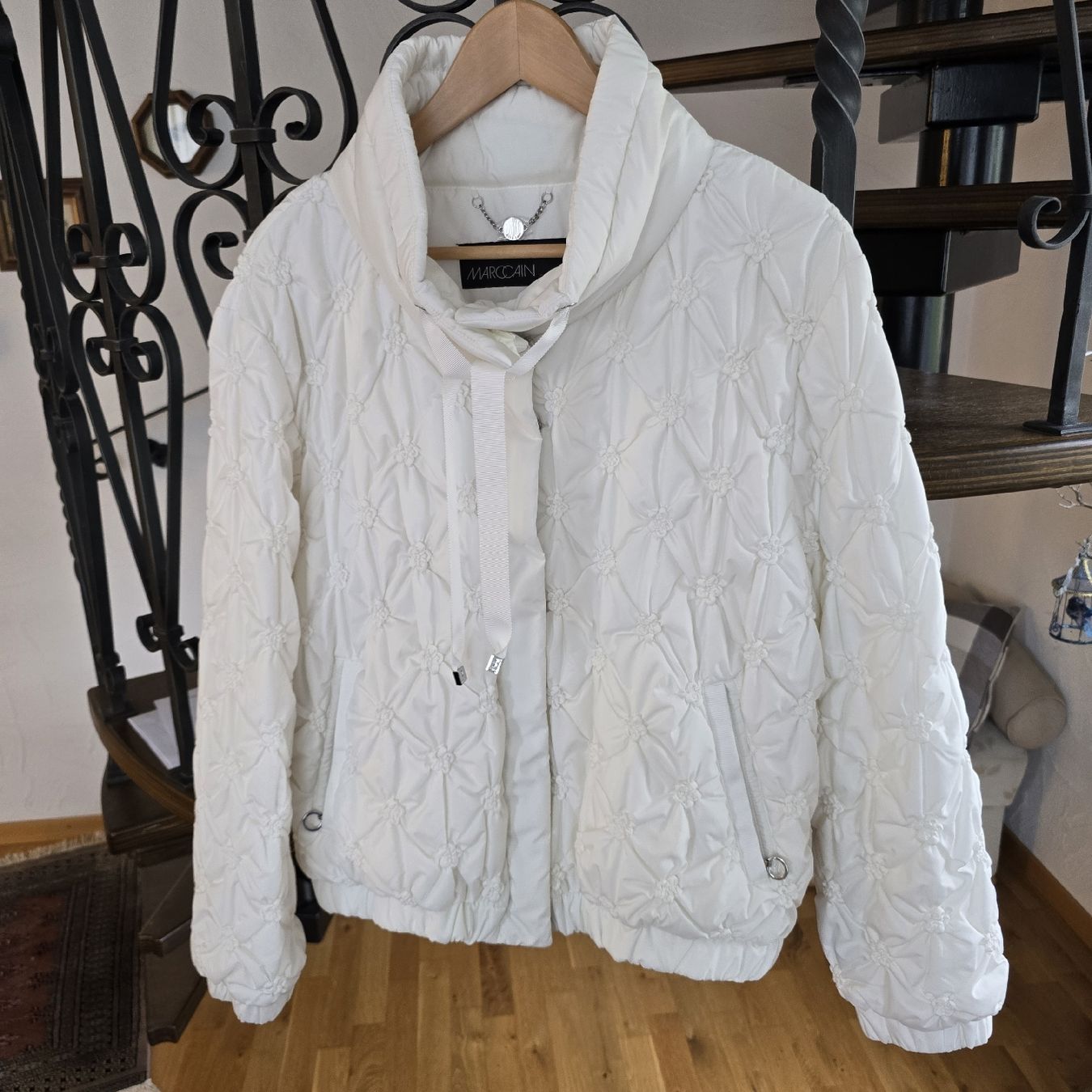 Marc Cain Vestes: Winterjacke Grösse 42 – Neuf (Voir description) à Erlenbach ZH par die_kb6f