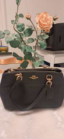 Schicke Coach Handtasche in Schwarz – Top Zustand!