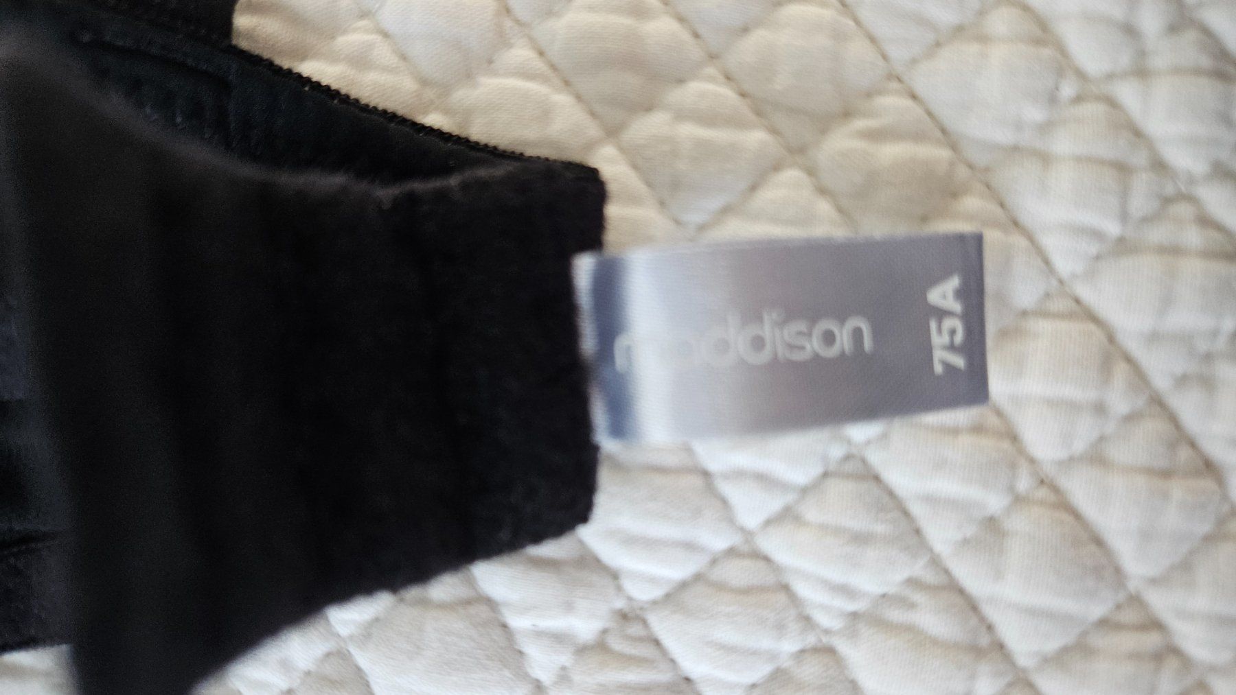 Sonstige Unterwäsche: 4 x Damen BHs, und 1 x Bikini Grösse 75B – Gebraucht aus Gossau ZH von fashiontwo 4