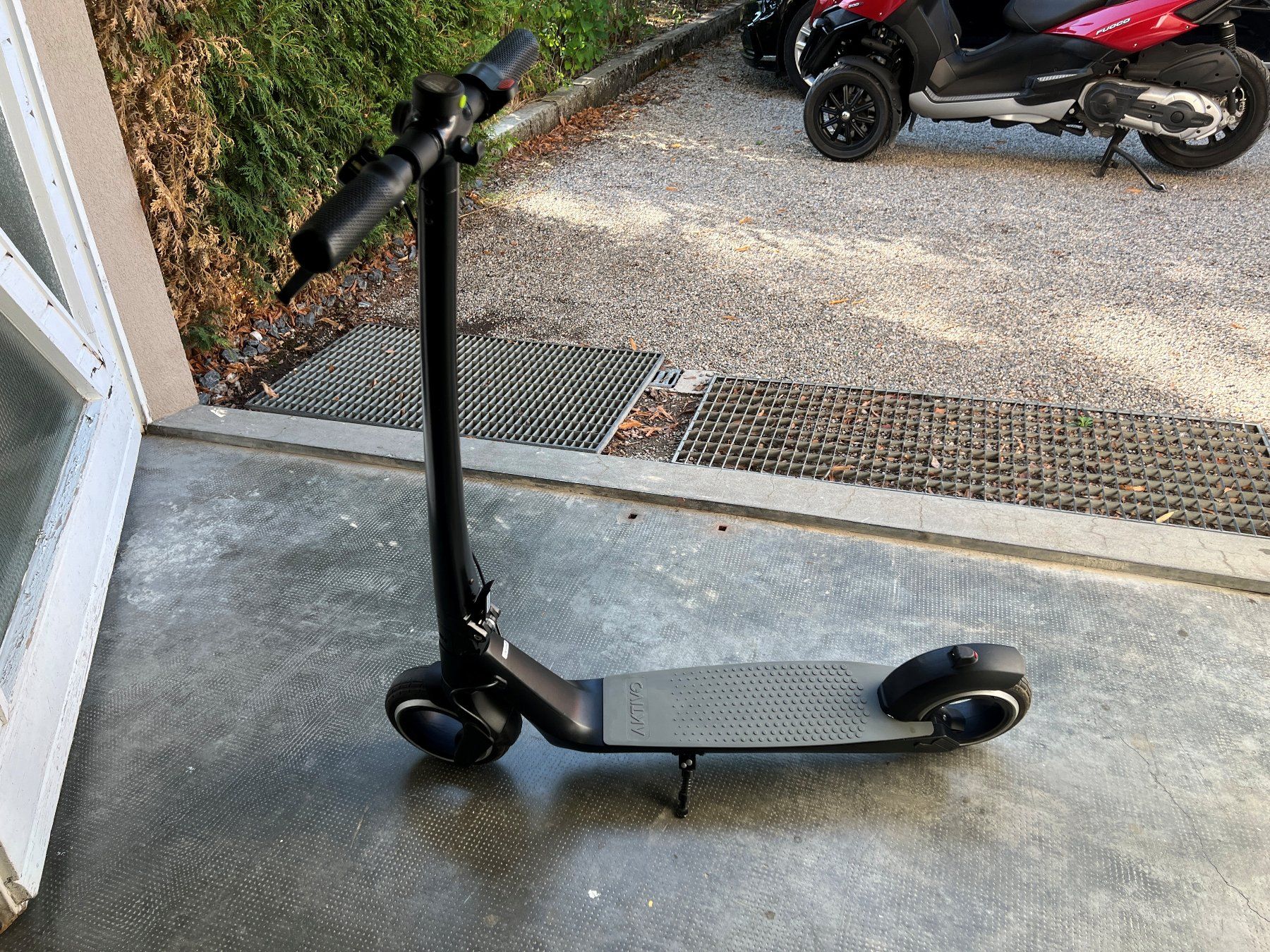 Scooters: Trottinette éléctrique sans batterie – Défectueux à Le Landeron par Pimsss 1