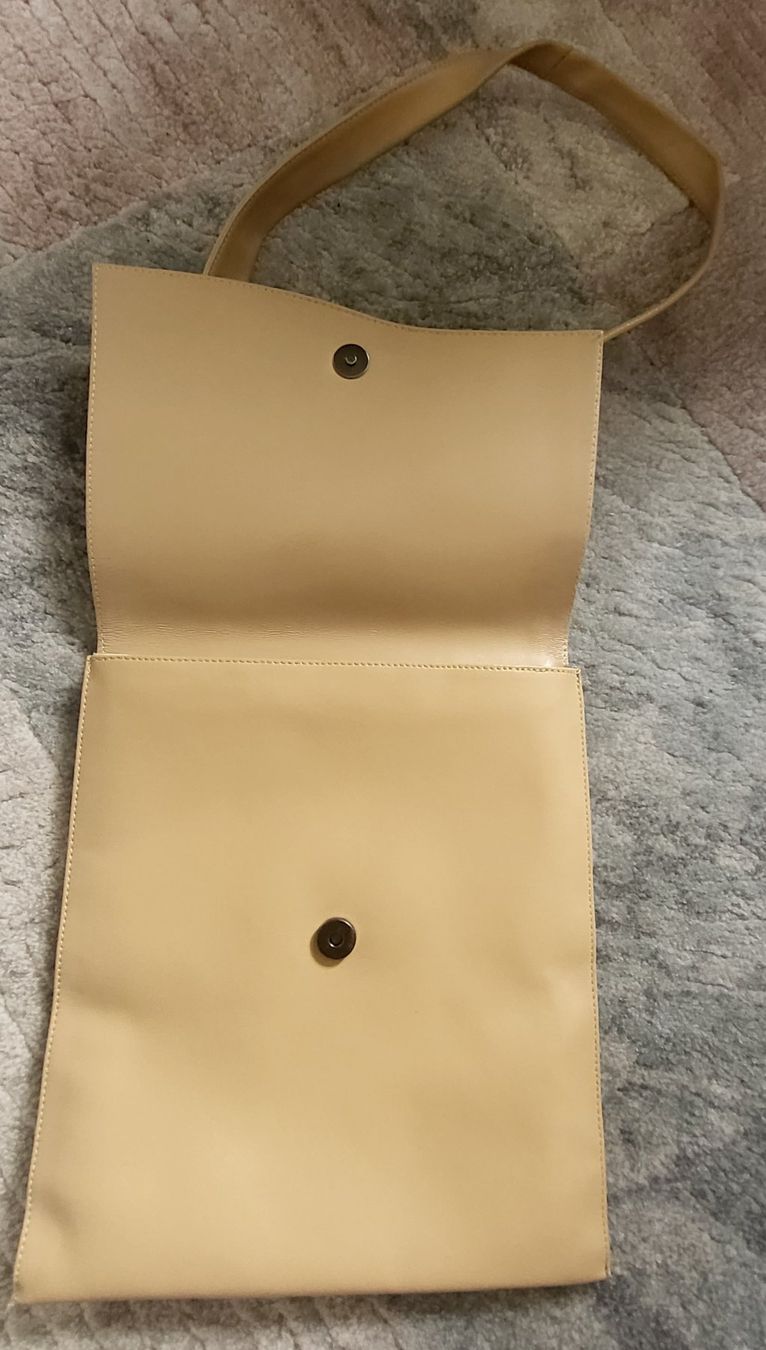 Borse da donna: Sac à bandoulière. – Usato da Neuchâtel venduto da wikit 2