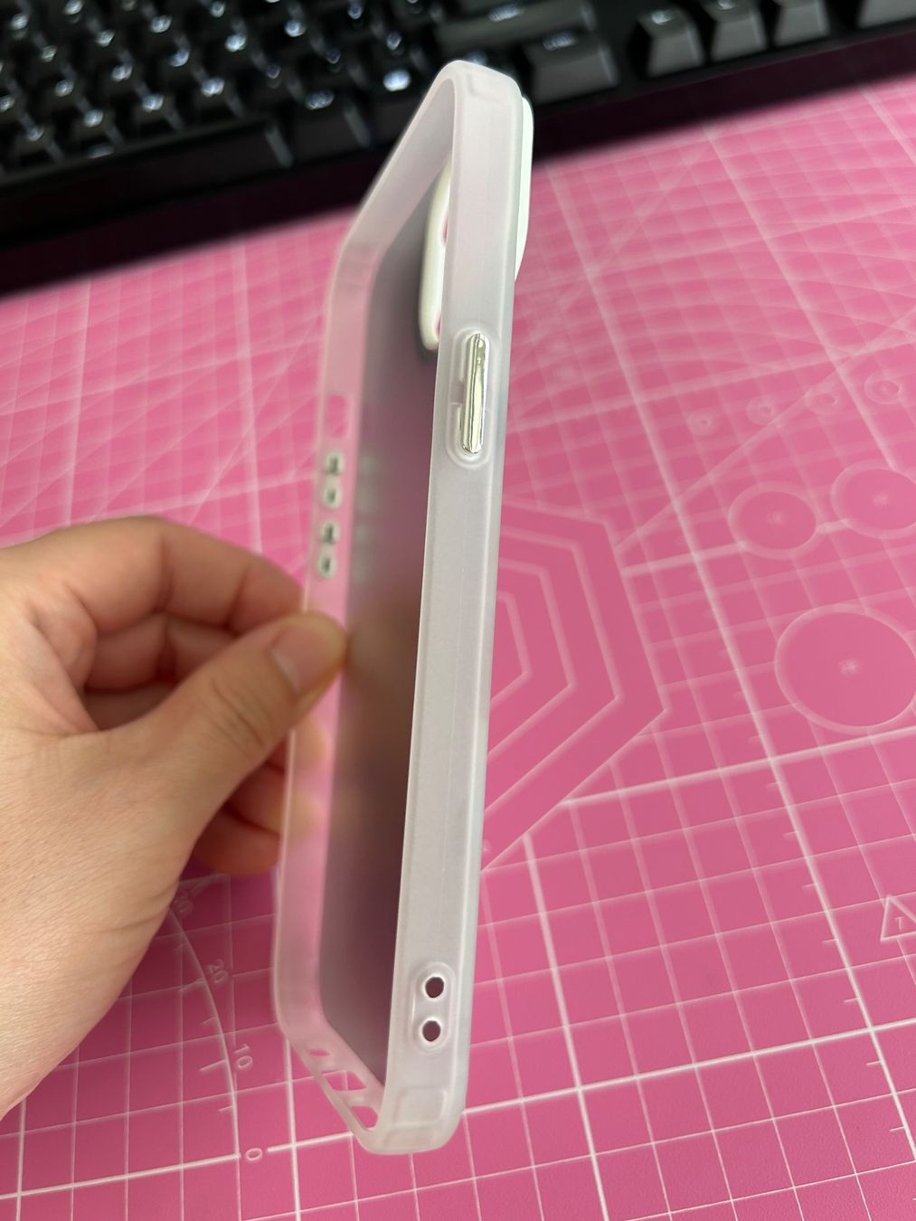 Apple Cover & Protezioni schermo: iPhone 14 phone case - NEW! – Nuovo e nell'imballaggio originale da Basel venduto da lau_982w 3
