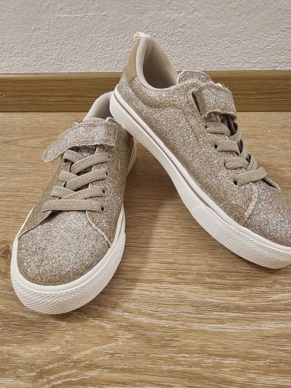H&M Schuhe für Mädchen: Sneakers Kinder glitzer gold Grösse 31 – Gebraucht aus Laufen von Taty007