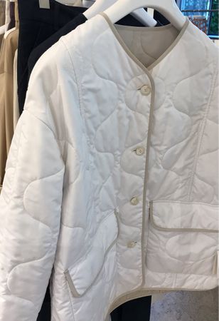 Steppjacke reversiebel. Weiss und beige, Grösse 42 it, CH 36