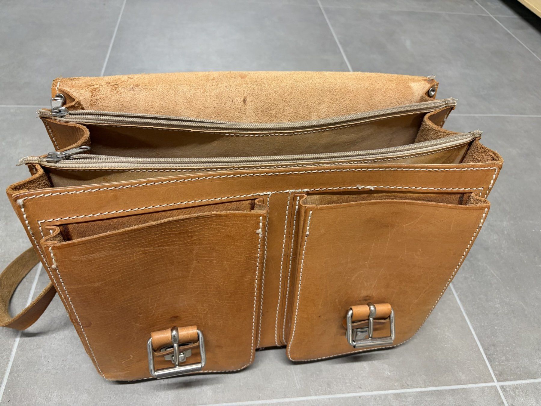 Sacs: Lehrer - Ledertasche mit drei Fächern – D'occasion à Ins par hoelgu 1