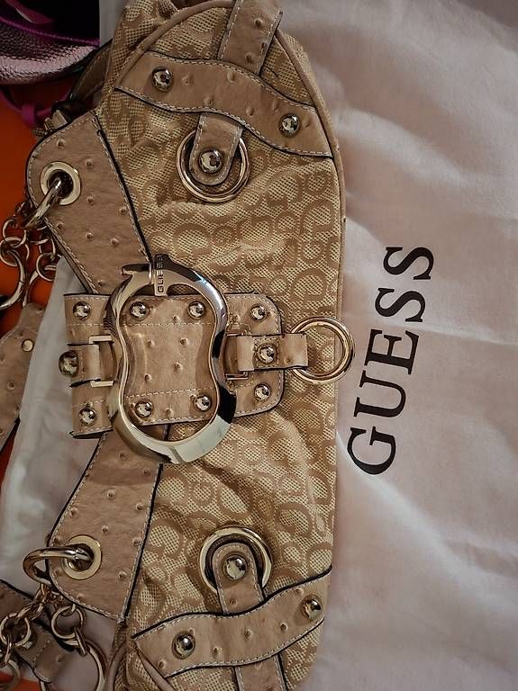 Guess Borse da donna: Gold Guess Neu – Usato da Emmenbrücke venduto da Ddagi