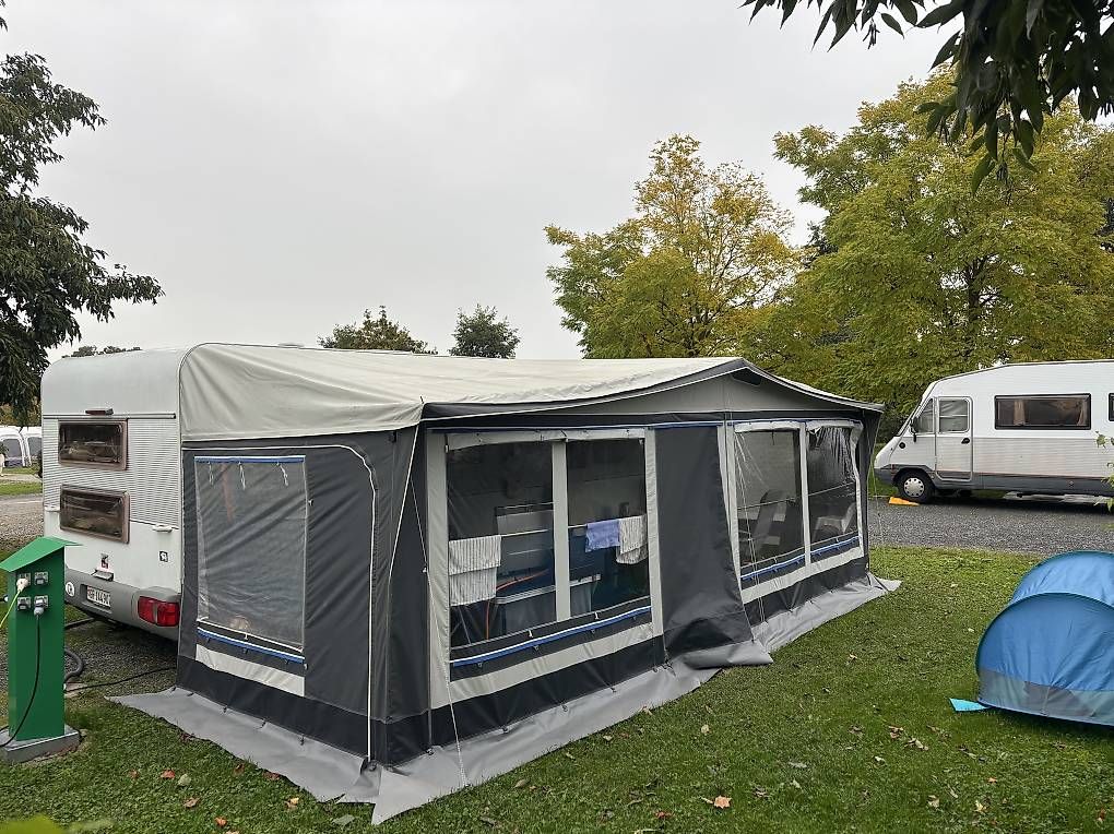 Vorzelte & Markisen: Vorzelt Wohnwagen DWT Polo 240 – Gebraucht aus Langwies von Fam.Geissmann 1