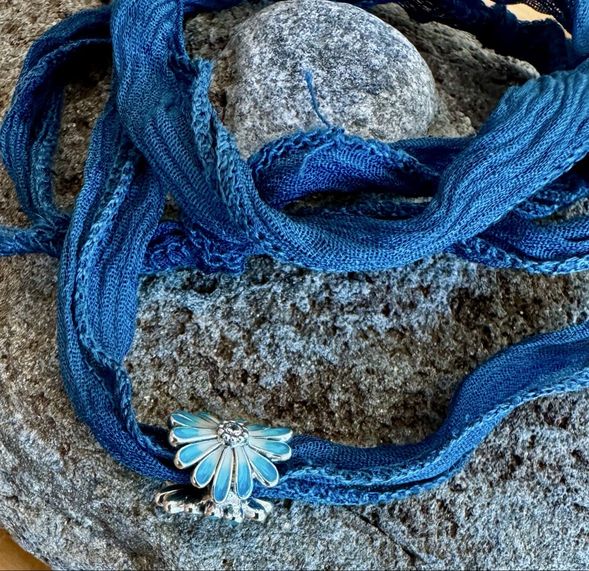 Pandora Anhänger: Seidenband mit Gänseblümchen Pandora Charm – Neu (gemäss Beschreibung) aus Rüti ZH von MapleLeaf62 1