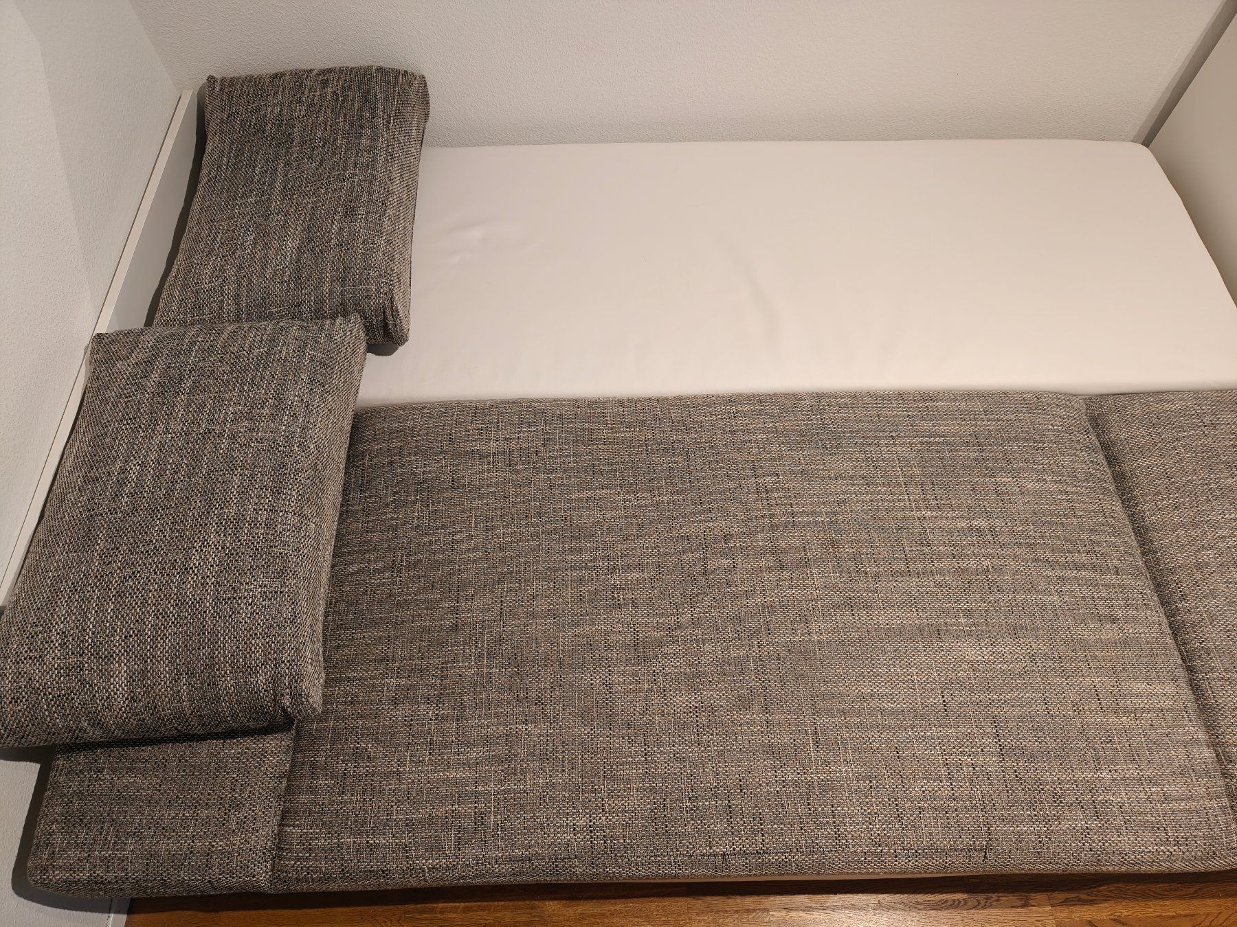 Divani: Schlafsofa 200x145cm bzw. 100x200x76cm Sofa – Usato da Wallisellen venduto da m00ds 4