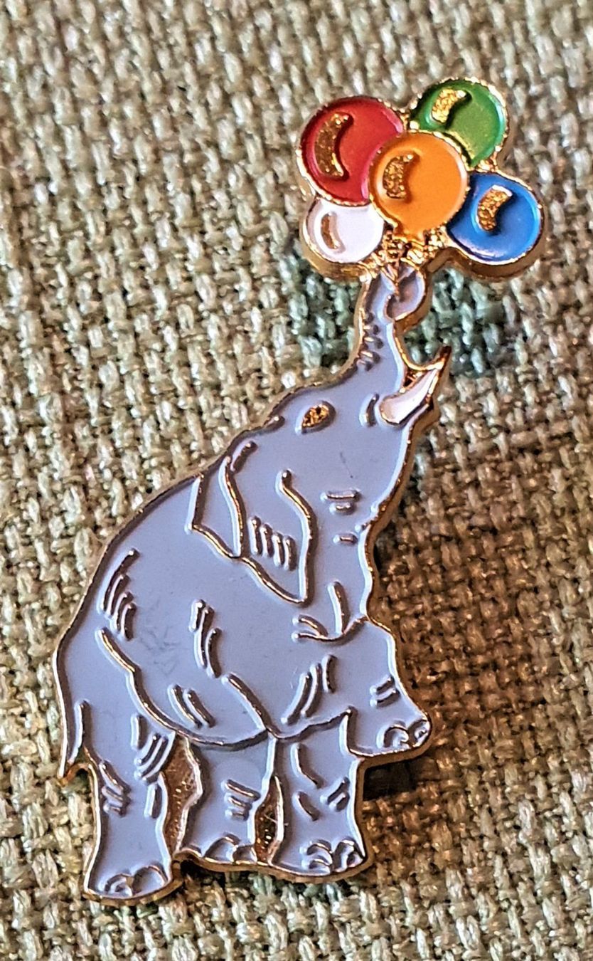 Plaketten & Abzeichen: I688 - Kunst Pin Simone Erni - Circus Elefant – Gebraucht aus Reinach BL von Boston-Verkauf