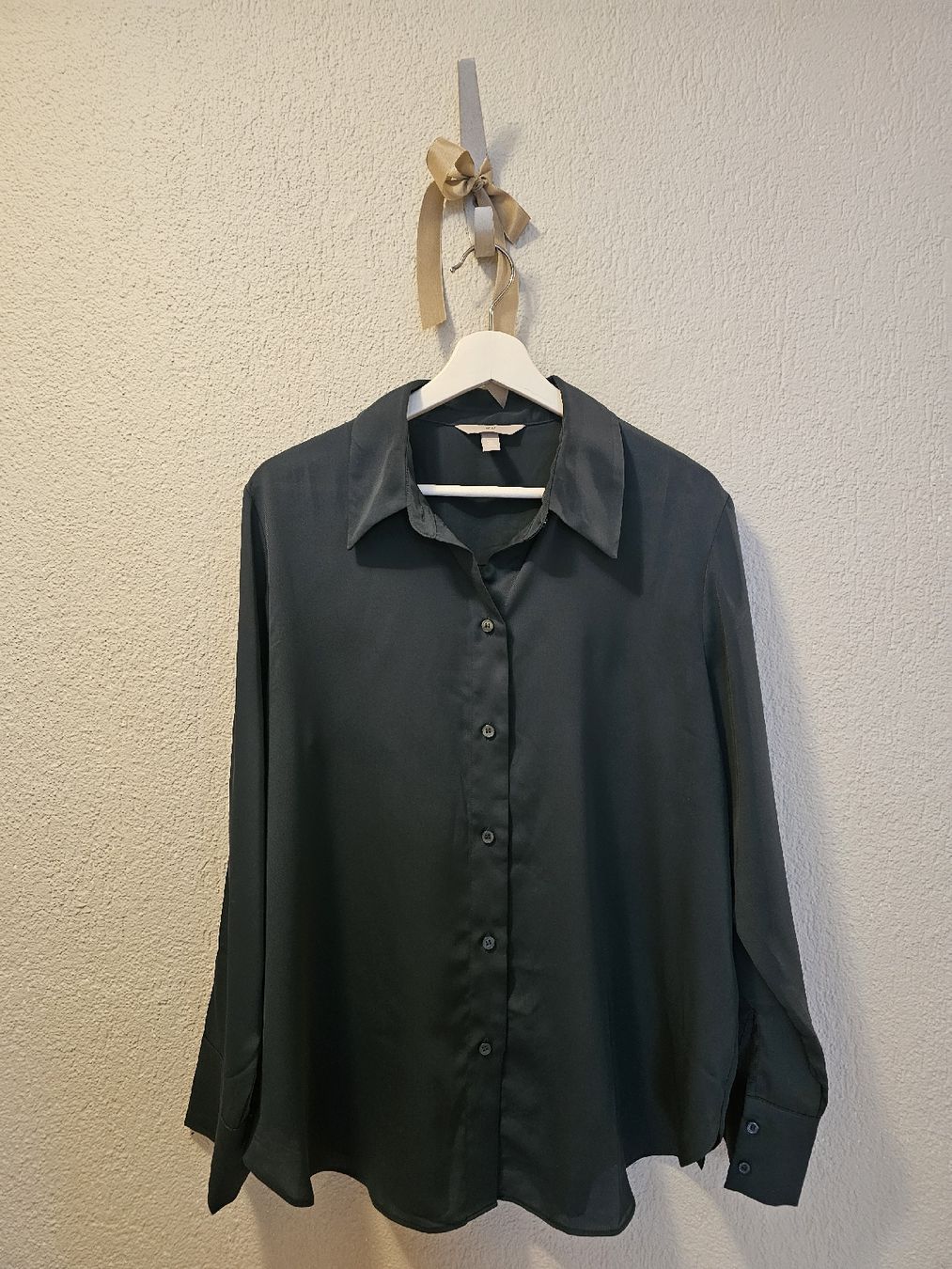 H&M Camicette: Angenehmes Dunkelgrünes H&M Hemd Gr.L – Nuovo (secondo la descrizione) da Bern venduto da Oscarella