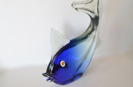 Ein handgefertigtes Murano-Modell eines Fisches, um 1965.
