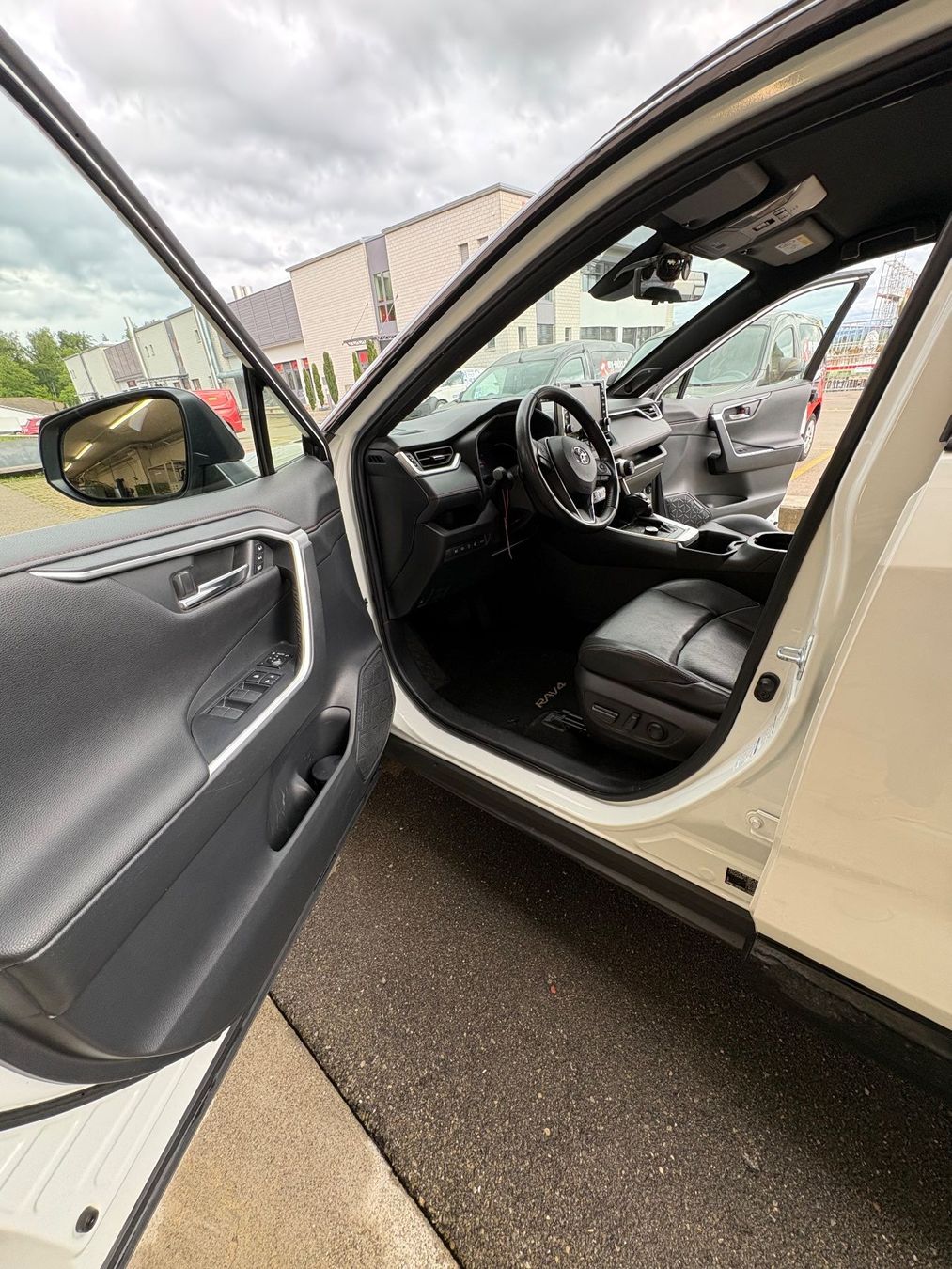 Toyota Automobili: TOYOTA 2.5 Plug-In-Hybrid Platinum – Usato da Nürensdorf venduto da Werkfeld 8