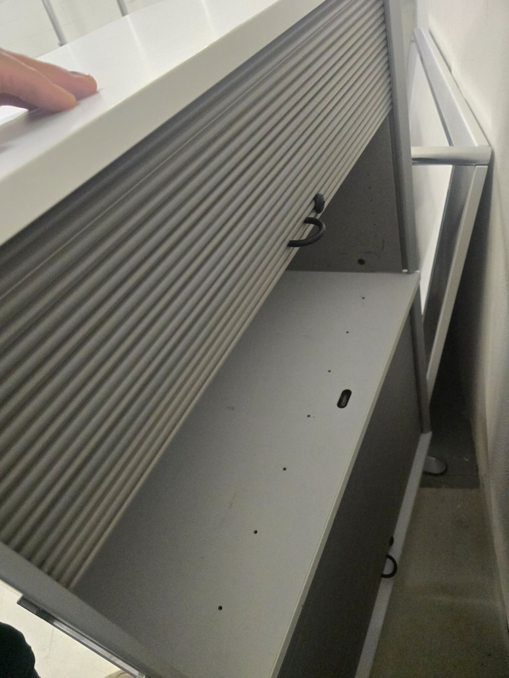 Kommoden: Rolladenschrank grau mit zwei Fächern gebraucht – Gebraucht aus St gallen von bb_12 3