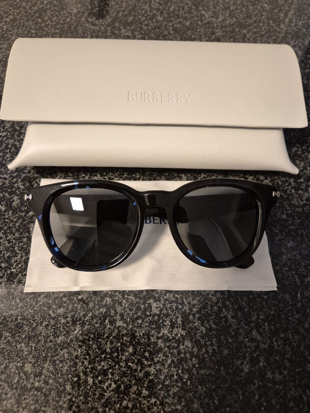 Burberry Occhiali & Lenti: Burberry Sonnenbrille Neuwertig – Nuovo (secondo la descrizione) da Langendorf venduto da luc_8skn