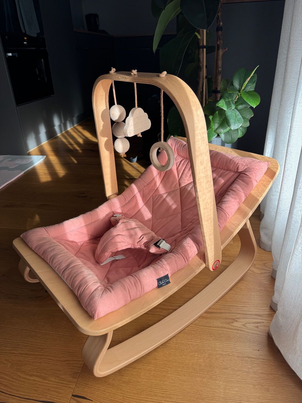 Sdraiette & Sdraiette a dondolo: Rosa Charlie Crane Wippe mit Spielbogen – Usato da Würenlos venduto da nimidina