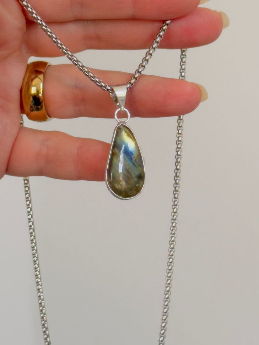 Catenine: Fashionable labradorite necklace – Nuovo e nell'imballaggio originale da Genève venduto da AGBERG 1